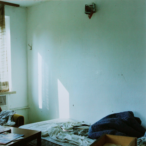 Bedroom / Schlafzimmer, 2002, photography, 25 × 25 cm,
  photo series Jugendherberge Veckerhagen (Kirsten Kötter)