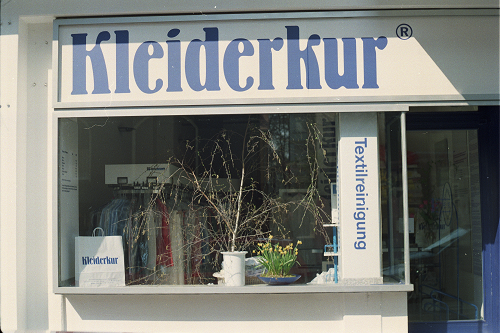 Frankfurt a. M., Oeder Weg 73, 1996, Kleiderkur Reinigung, Foto: Kirsten Kötter